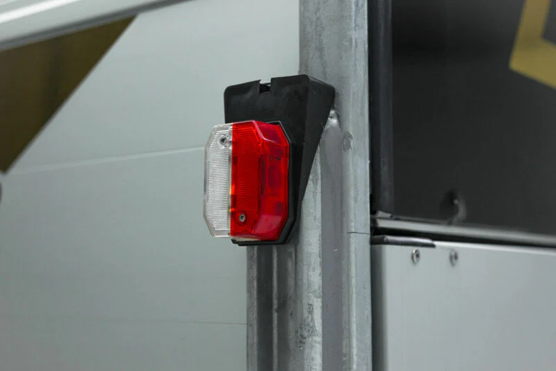 Remolque cerrado de aluminio y fibra CUNI ONNE XXL - Imagen 15
