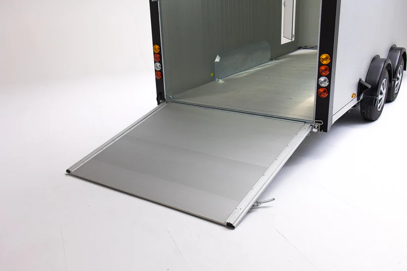 Remolque cerrado de aluminio y fibra CUNI ONNE ROCKET XL - Imagen 4
